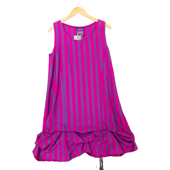 Out of Xile Tunic Dress in Fuchsia. Made in England. - Picture 9 of 9
